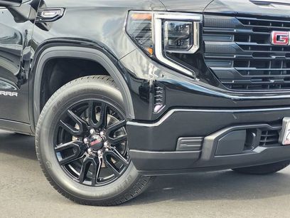 Used 2025 GMC Sierra 1500 Pro w/ Graphite Edition