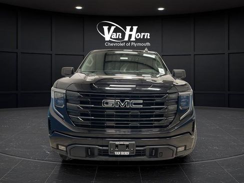 Used 2024 GMC Sierra 1500 Elevation w/ LPO, Elevation Black Package image 8