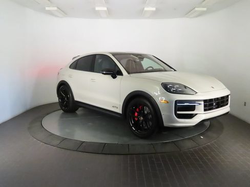 Certified 2026 Porsche Cayenne GTS AWD/4WD image 9