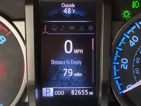 Used 2016 Toyota Tacoma Limited w/ Towing Package image 20