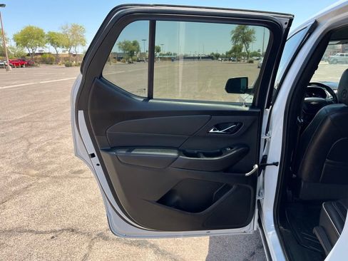 Used 2023 Chevrolet Traverse Premier image 25