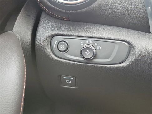 Used 2022 Chevrolet Blazer Premier w/ Enhanced Convenience Package image 12