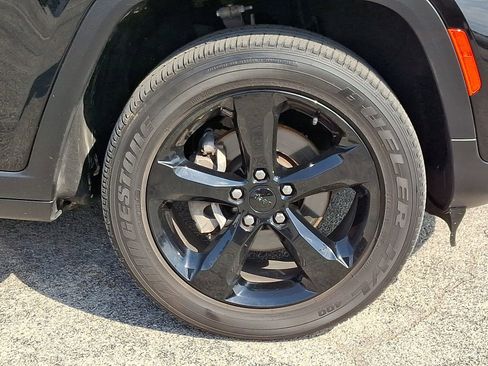 Used 2024 Jeep Grand Cherokee Altitude AWD/4WD image 8