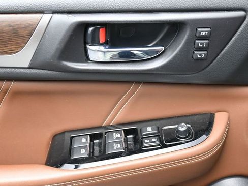 Used 2017 Subaru Outback 2.5i Touring w/ Popular Package #5A image 18