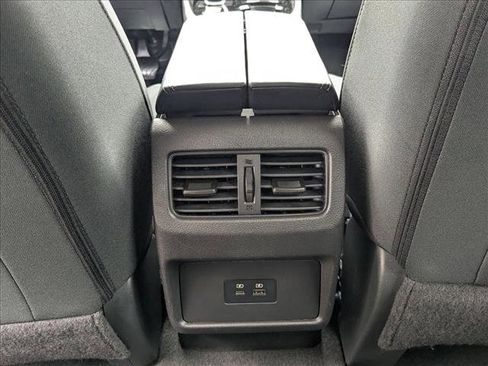 Certified 2023 Nissan Rogue SV FWD image 17