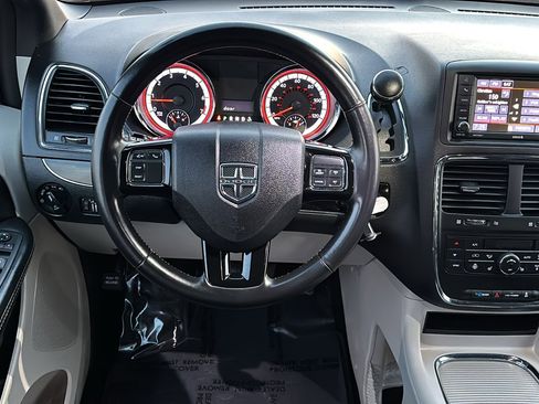 Used 2020 Dodge Grand Caravan SXT w/ Driver Convenience Group image 18