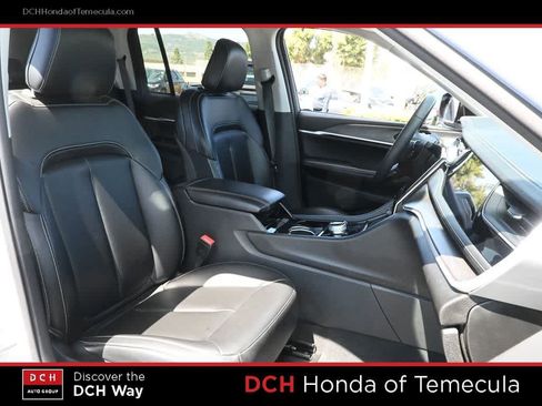 Used 2023 Jeep Grand Cherokee Limited w/ Black Appearance Package AWD/4WD image 21