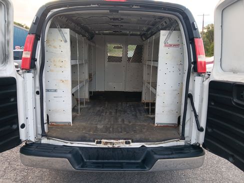 Used 2021 GMC Savana 2500 w/ Driver Convenience Package RWD image 4