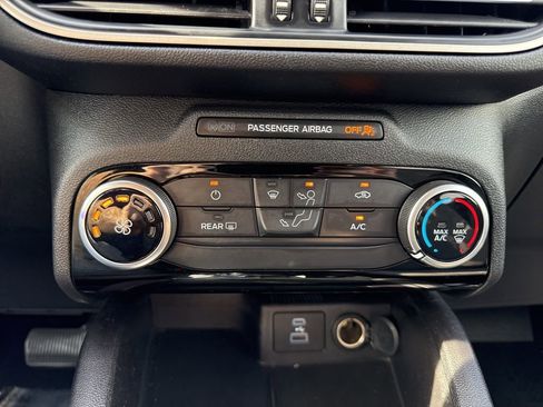 Used 2022 Ford Escape SE image 16