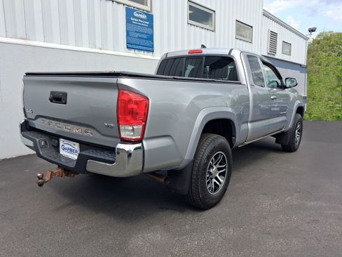 Used 2017 Toyota Tacoma SR5 w/ Tow Package AWD/4WD image 10