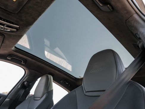 Used 2020 Porsche Cayenne Turbo image 23