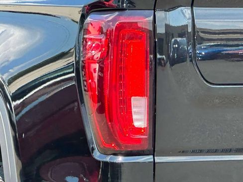 Used 2021 GMC Sierra 1500 AT4 w/ AT4 Premium Package AWD/4WD image 8