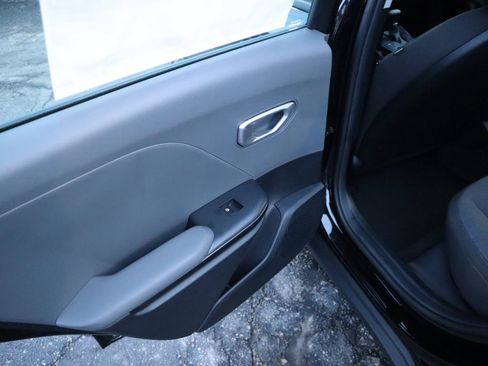 New 2025 Kia K4 LXS image 11