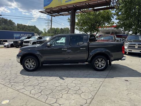 Used 2015 Nissan Frontier SL AWD/4WD image 9