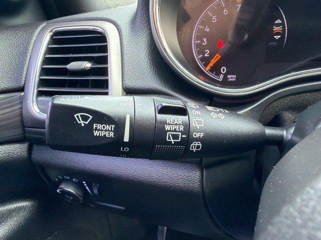 Used 2019 Jeep Grand Cherokee Laredo AWD/4WD image 21