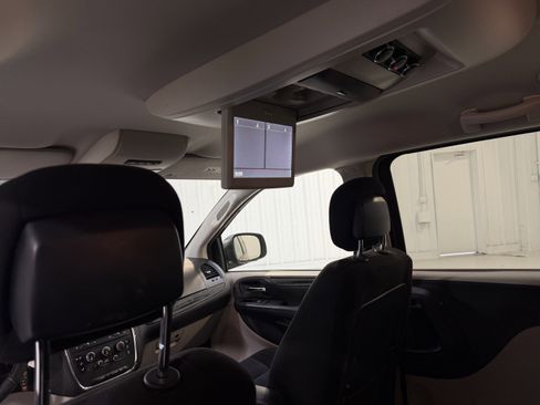 Used 2014 Dodge Grand Caravan SXT w/ Rear Park Assist Package FWD image 18