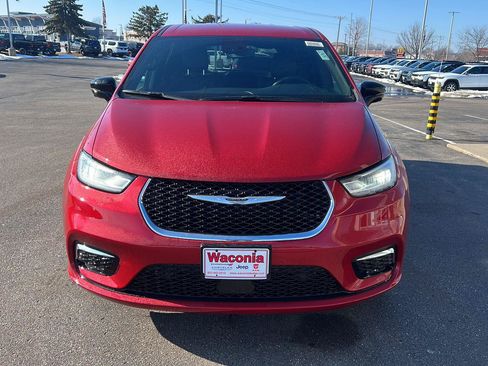 New 2026 Chrysler Pacifica Select AWD/4WD image 3
