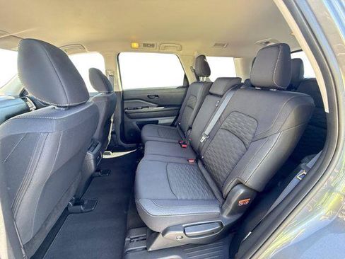 Used 2024 Nissan Pathfinder S FWD image 24