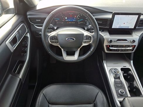 Used 2021 Ford Explorer XLT w/ Equipment Group 202A image 11