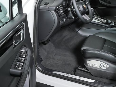 New 2026 Porsche Macan S image 8