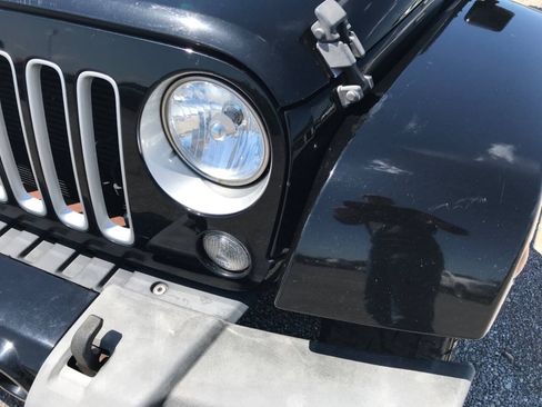 Used 2016 Jeep Wrangler Unlimited Sahara w/ Dual Top Group AWD/4WD image 20