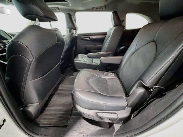 Used 2022 Toyota Highlander Limited w/ Protection Package #3 (TMS) AWD/4WD image 22