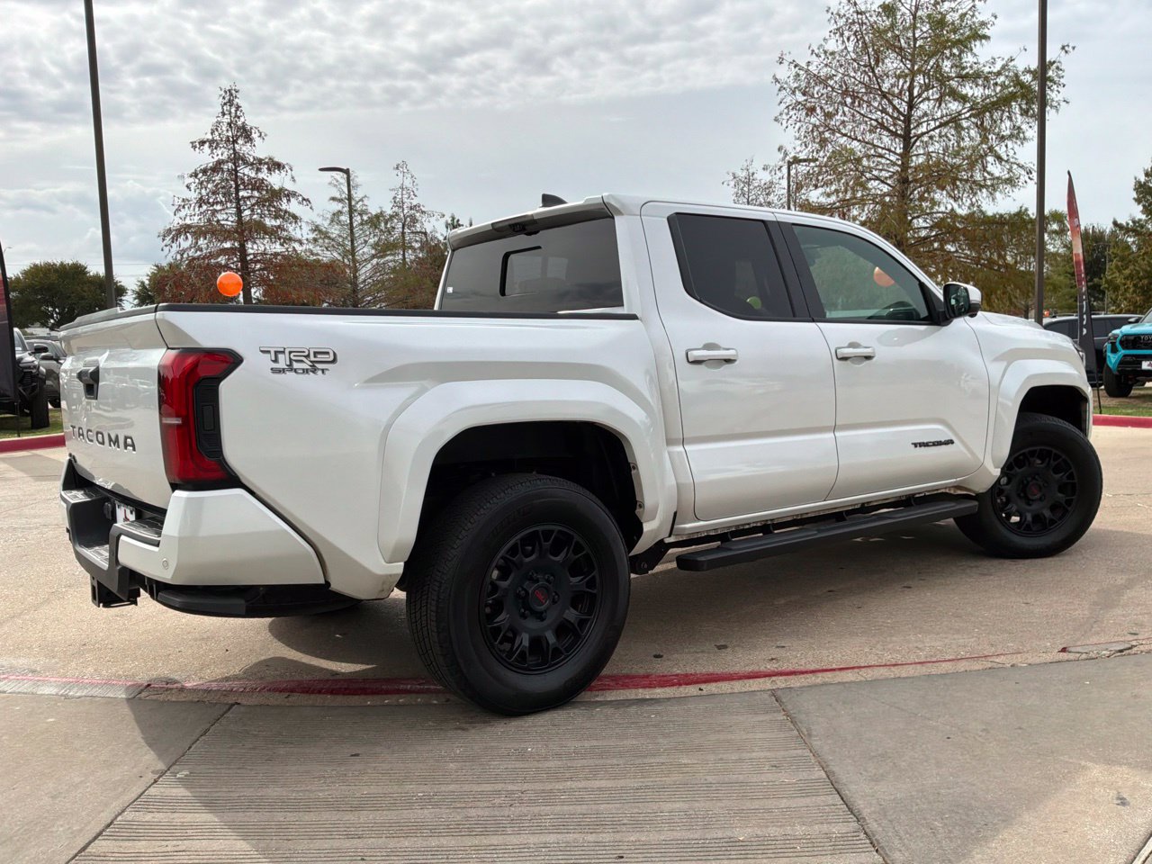 Used 2024 Toyota Tacoma TRD Sport w/ TRD Sport Premium Package AWD/4WD image 6