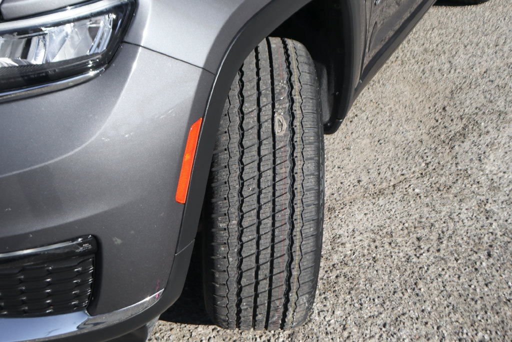 Used 2023 Jeep Grand Cherokee L Limited AWD/4WD image 46