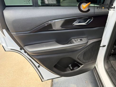 Certified 2023 Jeep Grand Cherokee Altitude AWD/4WD image 33
