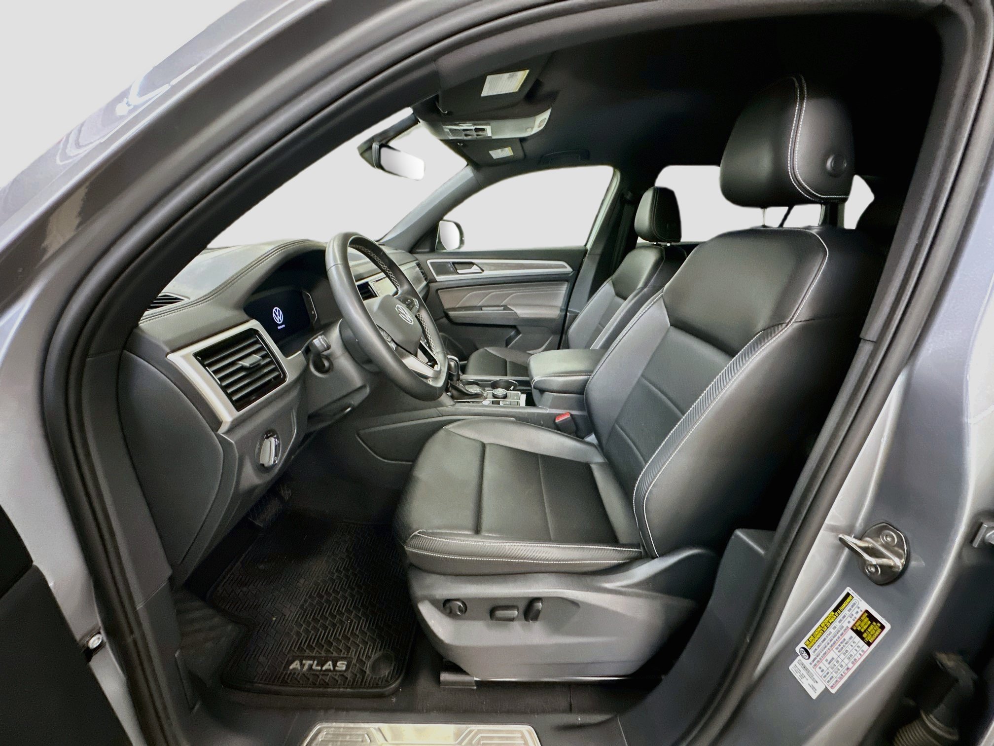 Used 2023 Volkswagen Atlas Cross Sport SE w/ Black Wheel Package AWD/4WD image 13