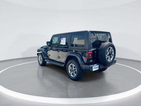 Used 2018 Jeep Wrangler Unlimited Sahara w/ Safety Group AWD/4WD image 7