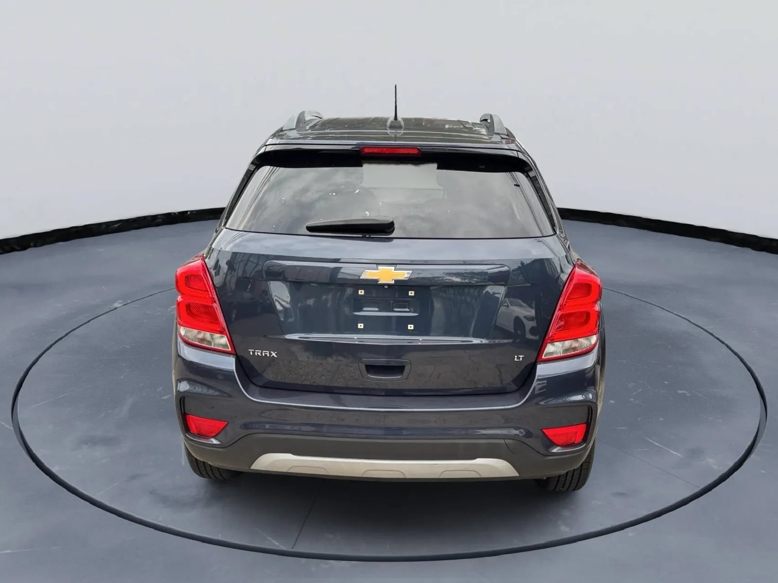 Used 2018 Chevrolet Trax LT w/ LPO, Cargo Package FWD image 6