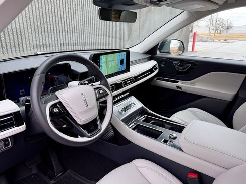 New 2026 Lincoln Aviator AWD image 9