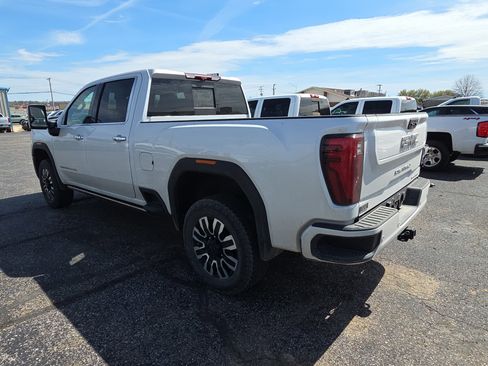 Used 2025 GMC Sierra 3500 Denali Ultimate image 4