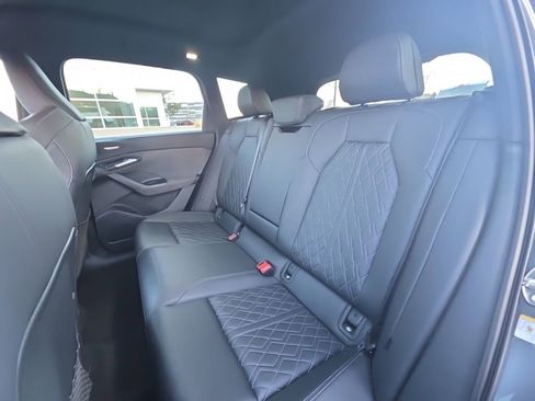 Used 2025 Audi SQ6 e-tron Prestige w/ 21" Black Optic Wheel Package image 17