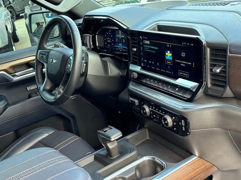 Used 2024 Chevrolet Silverado 1500 High Country image 32