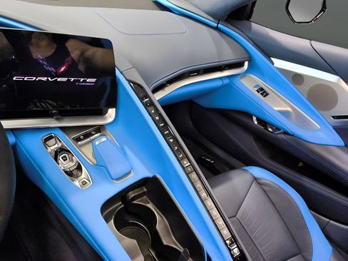 Used 2025 Chevrolet Corvette Stingray Premium Cpe w/ Z51 Performance Package RWD image 18