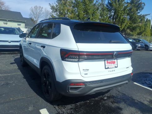 New 2026 Volkswagen Taos SE AWD/4WD image 3