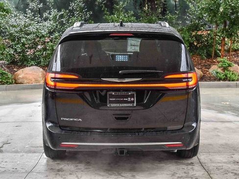 New 2026 Chrysler Pacifica Pinnacle w/ Trailer Tow Group FWD image 5