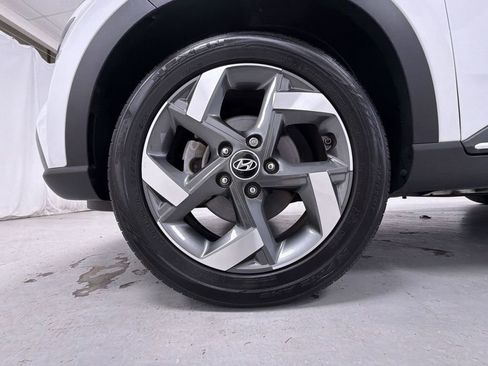 Used 2022 Hyundai Venue Limited image 12