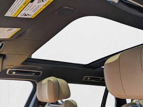 New 2025 Land Rover Range Rover Long Wheelbase Autobiography image 15