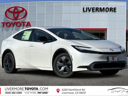 New 2026 Toyota Prius SE image 1