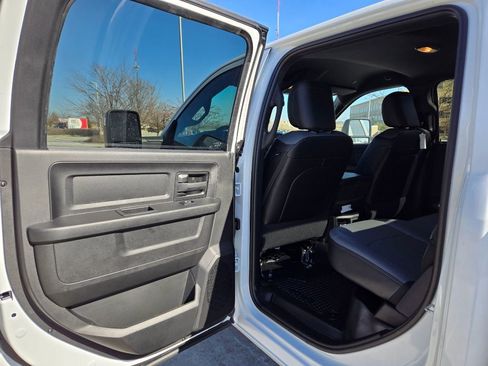 Used 2024 RAM 2500 Tradesman w/ Chrome Appearance Group image 24