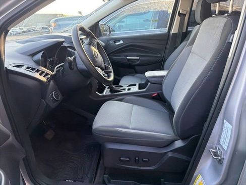 Used 2018 Ford Escape SE w/ SE Sync 3 Package AWD/4WD image 3