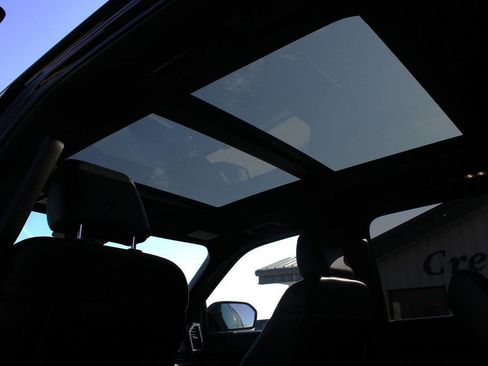 Used 2021 Ford Expedition XLT image 12