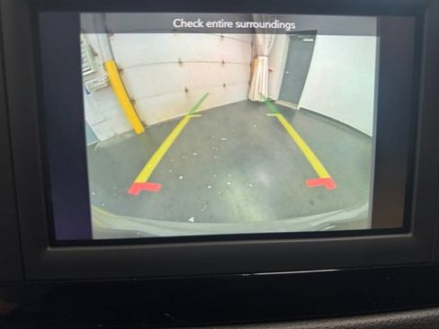 Used 2020 Chrysler Pacifica Touring w/ Cold Weather Group FWD image 17