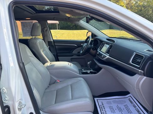 Used 2019 Toyota Highlander Limited image 15