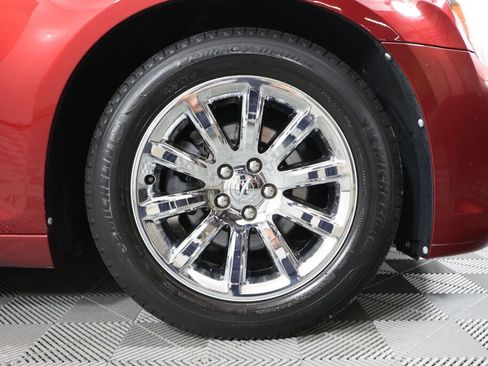 Used 2014 Chrysler 300 C RWD image 6