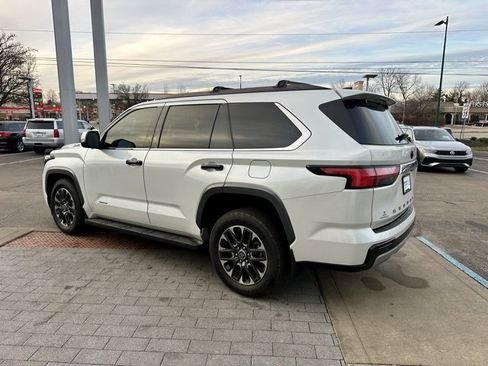 Used 2023 Toyota Sequoia Limited image 5