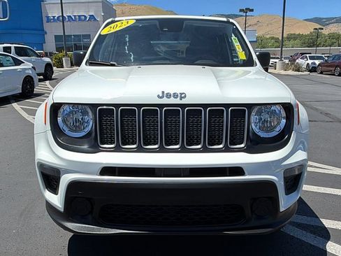 Used 2023 Jeep Renegade Latitude AWD/4WD image 8